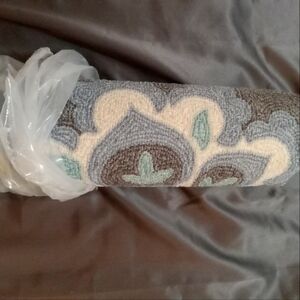 7x10 area rug, brand new